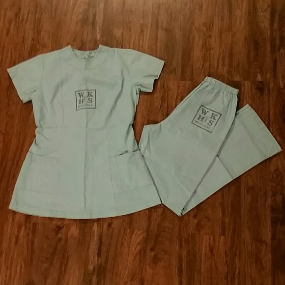 Scrub Set - Picture 1 of 1